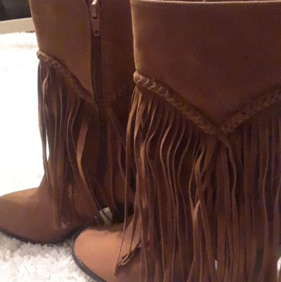 Boots - Picture 3 of 3